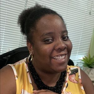 Meet your Posher, Cassandra